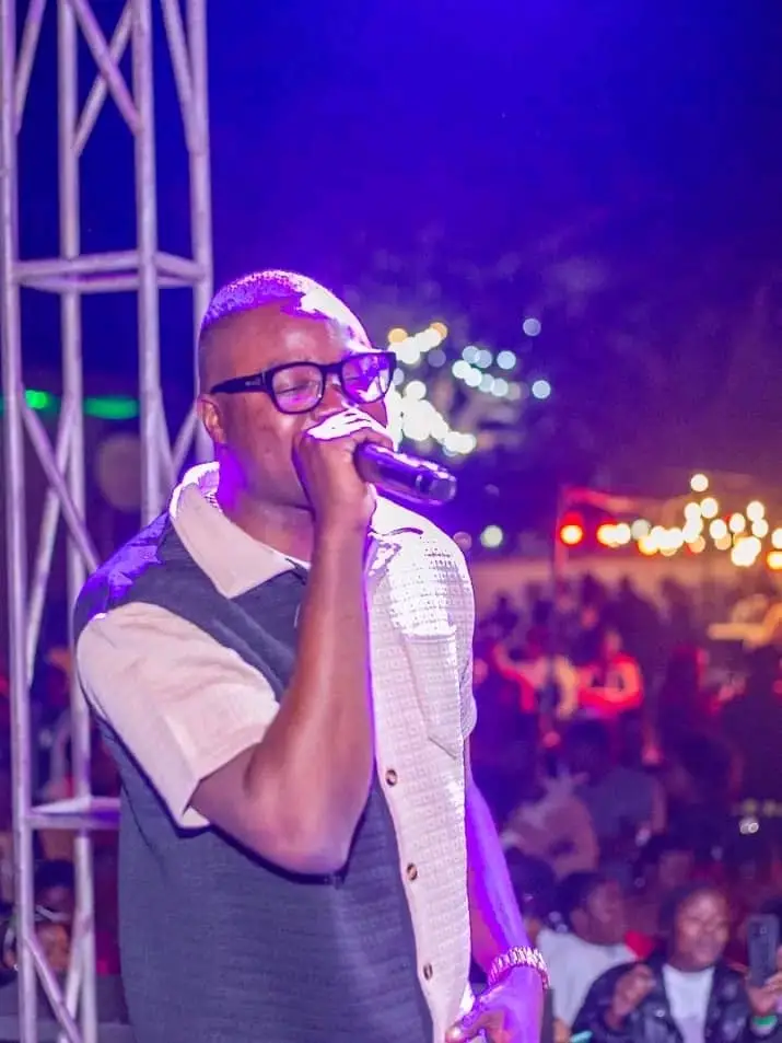 Under Gee ft Kay Dee & N Bwoy – Mwakona Kuyelela Mp3 Download MP3 Download